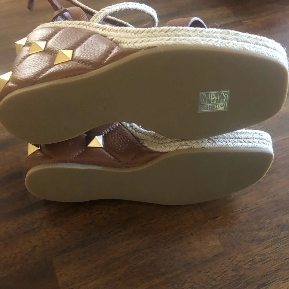 NIB $1150 Valentino Garavani Roman Stud Quilted Wedge Espadrilles in size 8/38!